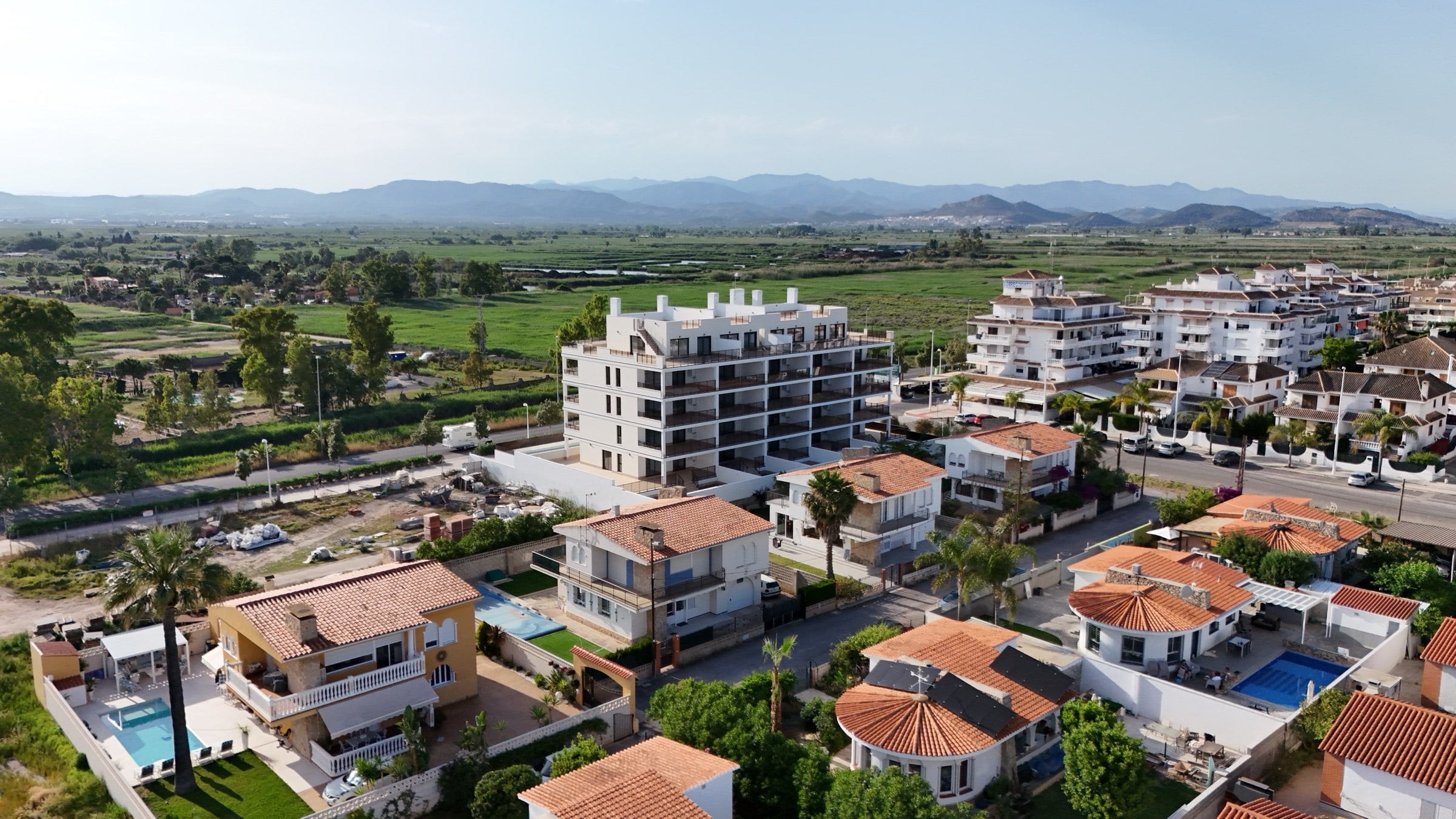 Vista aérea de Corinthia Residencial junto al mar
